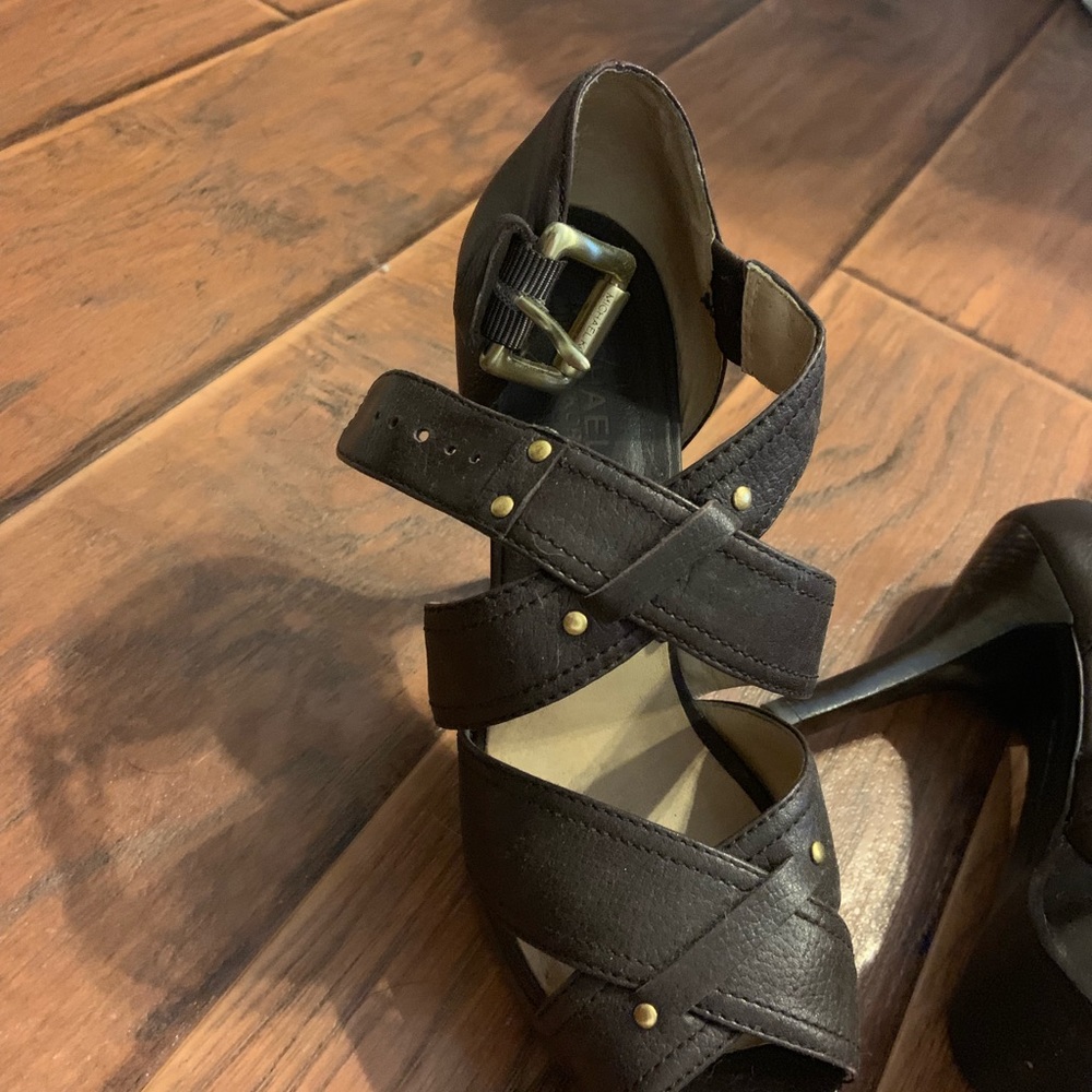 Heels - Picture 3 of 3